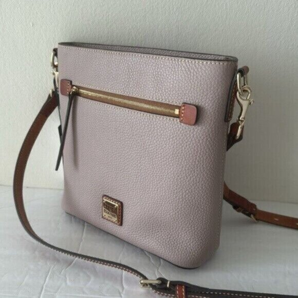 Dooney & Bourke Crossbody Pebble Grain Leath Oyster Zip Handbag Purplish Grey - Picture 4 of 14